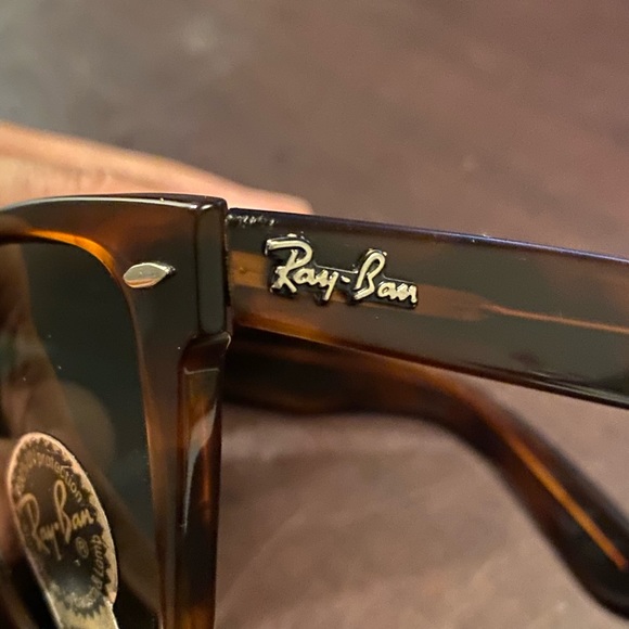 Multiple pairs of Ray Ban sunglasses - Picture 9 of 16